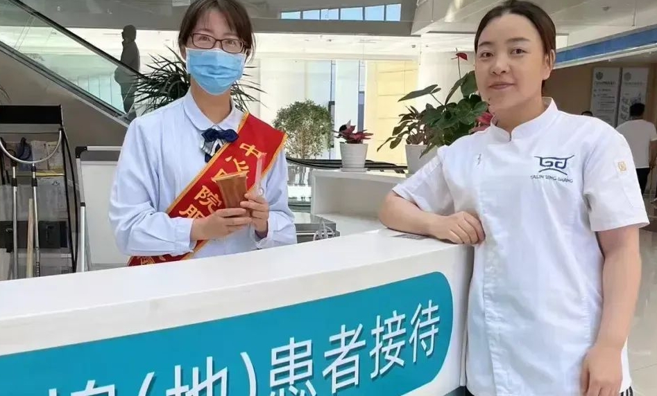 高溫送清涼，關(guān)愛(ài)暖人心——塔林鼎尚餐飲集團(tuán)克市中心醫(yī)院項(xiàng)目部為護(hù)士們送上夏日清涼