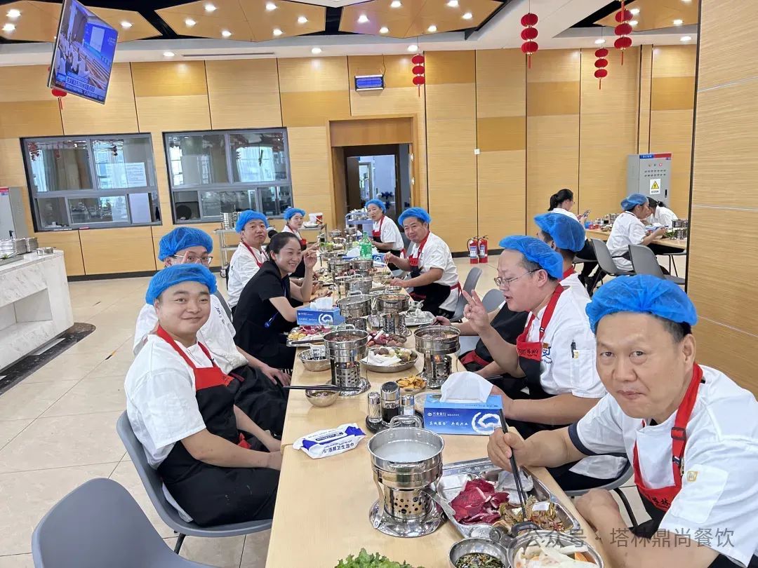 塔林鼎尚餐飲興業(yè)銀行項(xiàng)目部：自助單灶火鍋美食節(jié)，共迎中秋享盛宴
