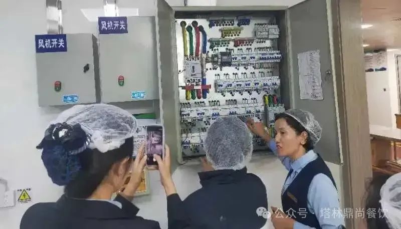 塔林鼎尚餐飲烏市二分公司建行項(xiàng)目部：參觀交流促提升，學(xué)習(xí)互補(bǔ)共發(fā)展